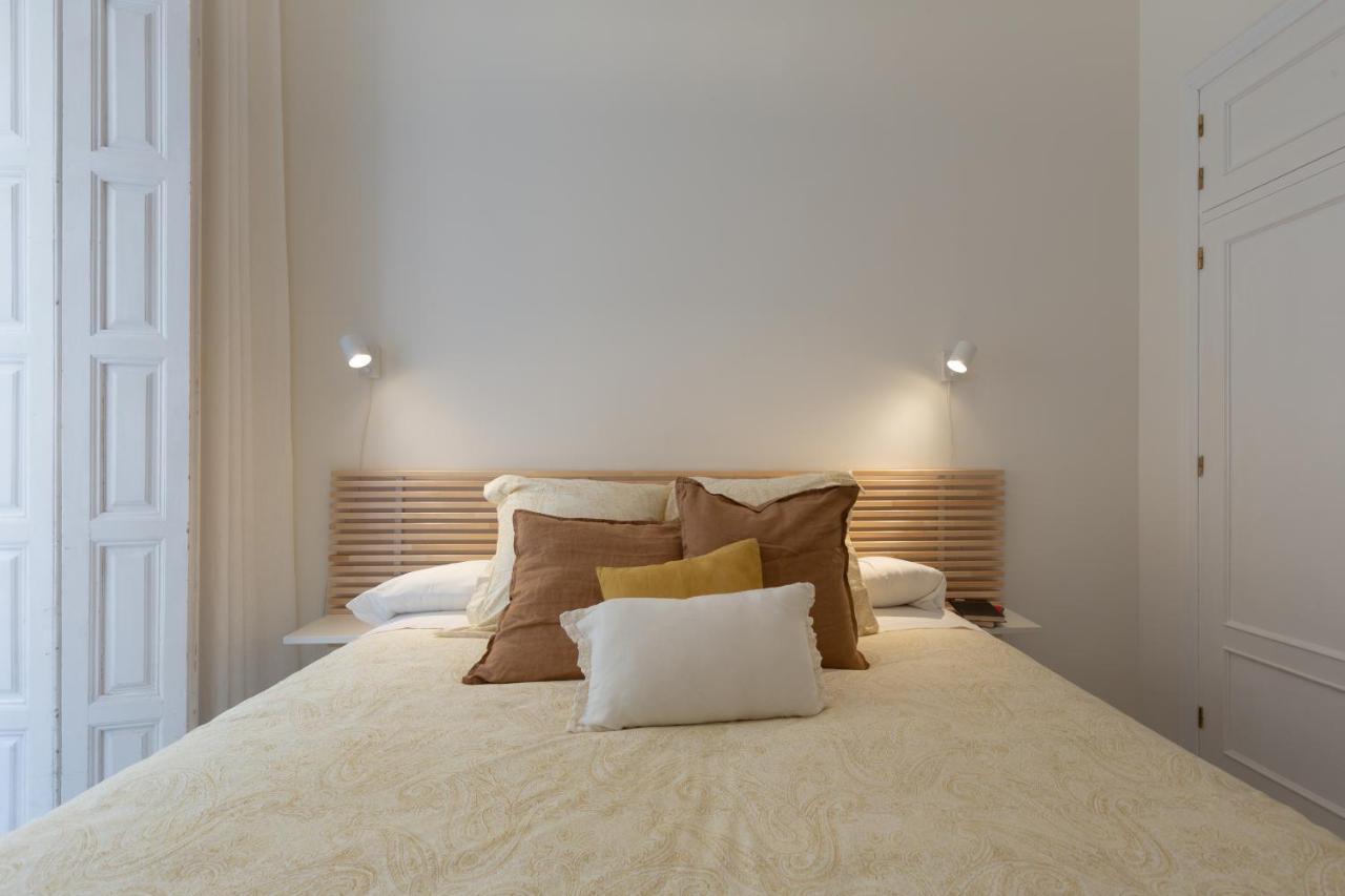 Puerta De Larios: Central Three-Bedroom Apartment With Balconies And Patio Malaga Exterior photo